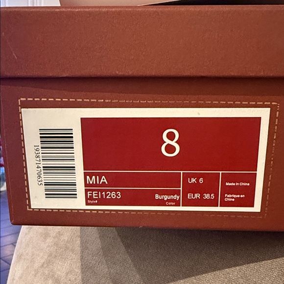 Elegant Burgundy Heeled Boots - Picture 12 of 12